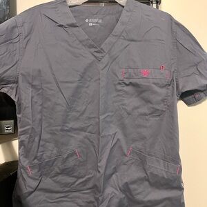 Med Couture Women’s Scrub Top in Charcoal and Pink